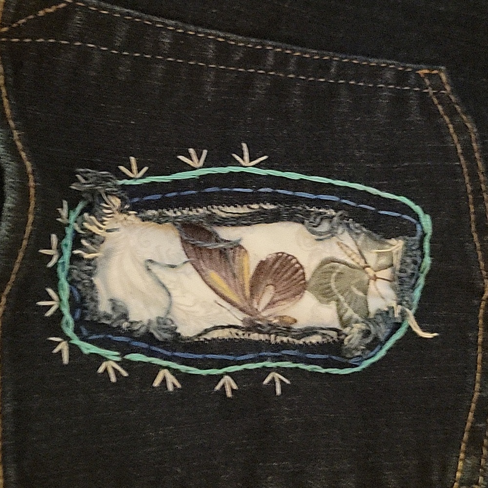 Upcycled Molly Made It floral applique & embroidery blue jeans - Picture 16 of 17